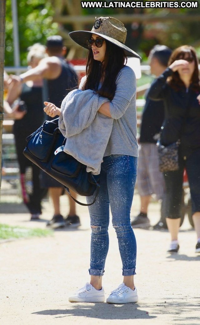 Megan Fox No Source Farm Babe Beautiful Celebrity Paparazzi Posing