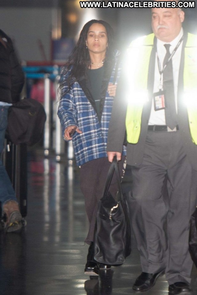 Zoe Kravitz Jfk Airport In Nyc Babe Posing Hot Beautiful Nyc