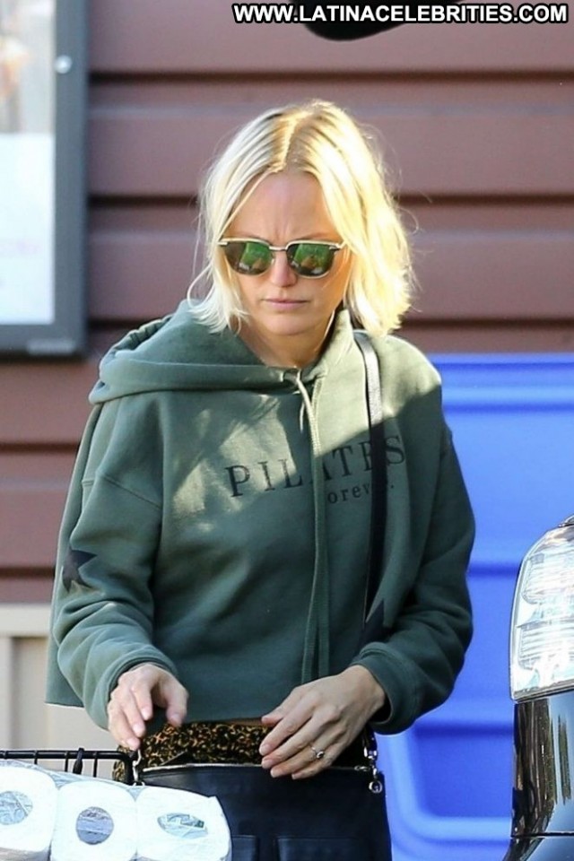 Malin Akerman No Source Posing Hot Beautiful Shopping Paparazzi