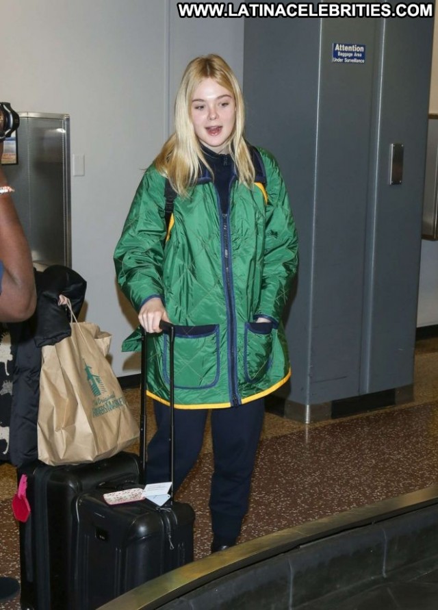 Elle Fanning No Source Beautiful Paparazzi Posing Hot Lake Celebrity