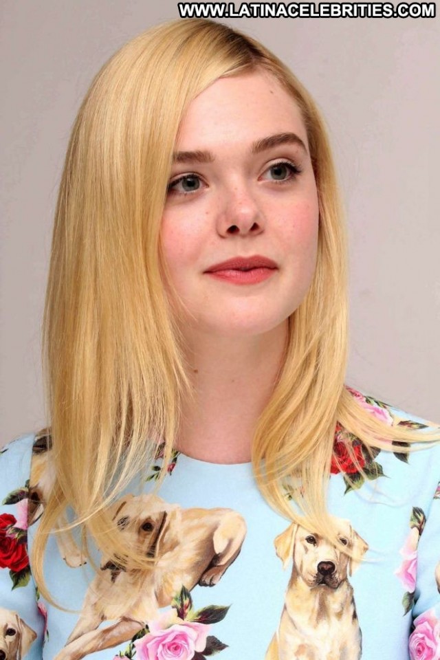 Elle Fanning Beverly Hills Posing Hot Beautiful Babe Paparazzi