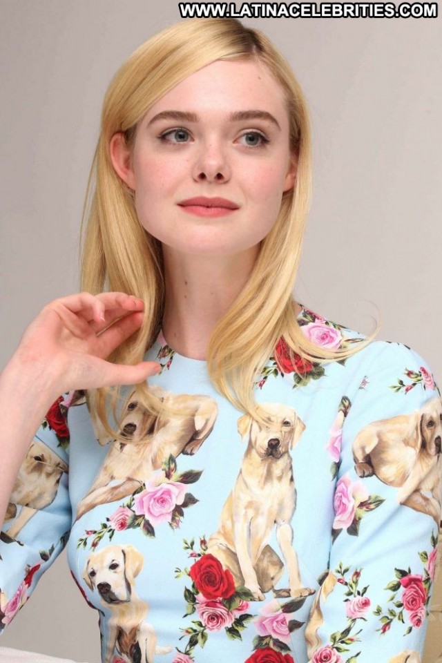 Elle Fanning Beverly Hills Babe Posing Hot Celebrity Paparazzi