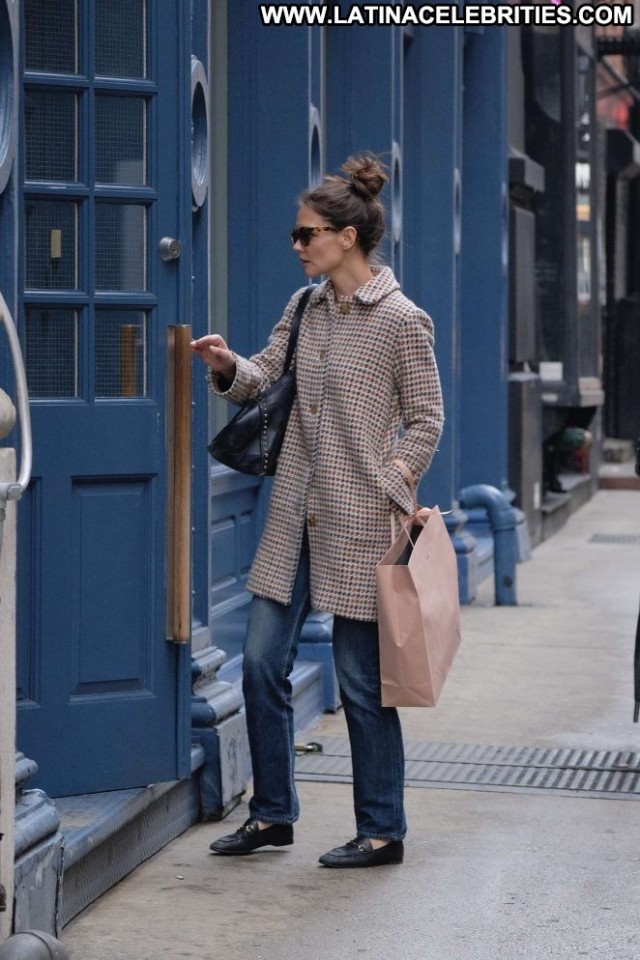 Katie Holmes New York Posing Hot Beautiful New York Shopping Babe