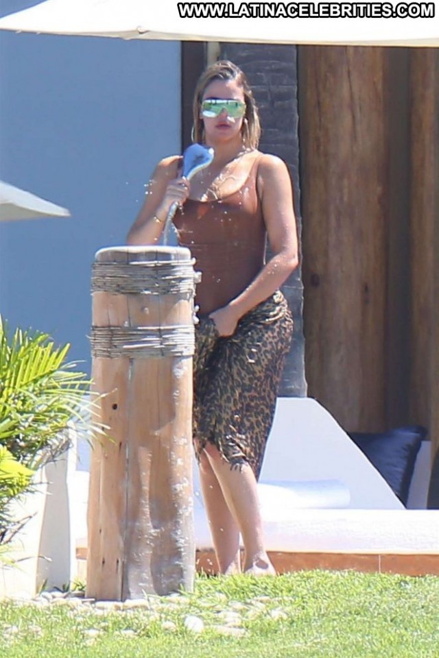 Khloe Kardashian The Beach Beautiful Celebrity Posing Hot Paparazzi