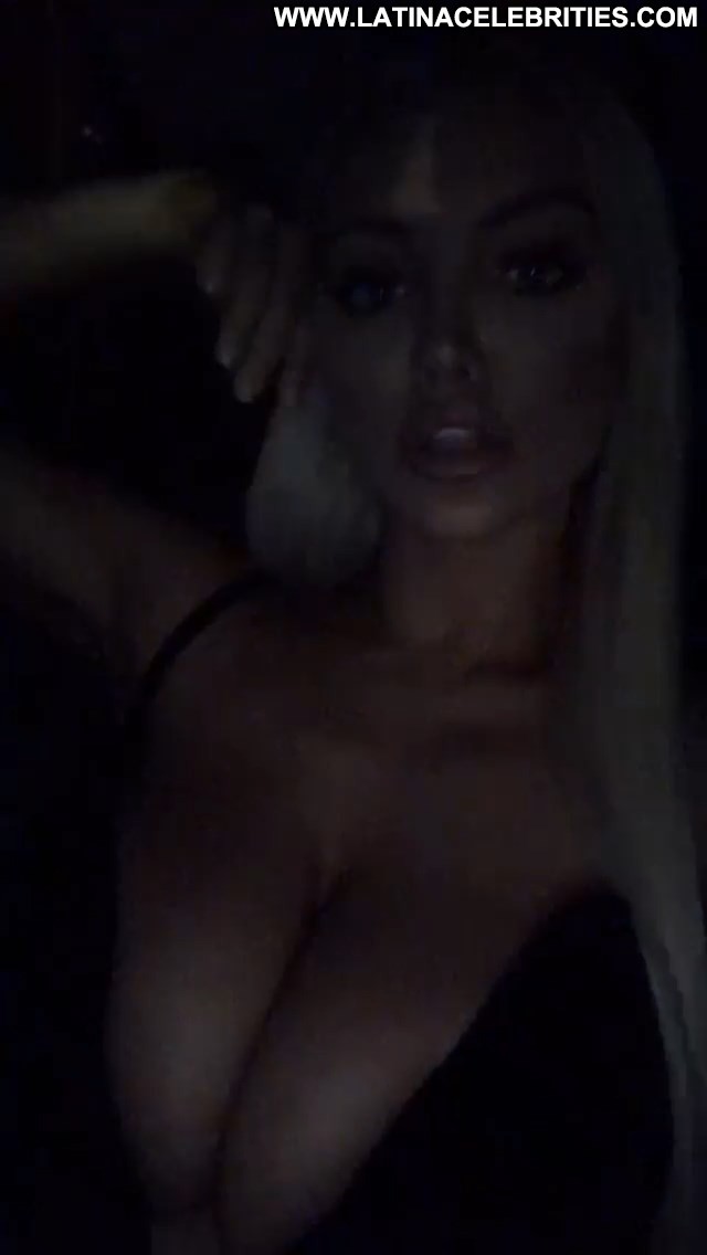 Lindsey Pelas Los Angeles Blonde Posing Hot Toy Los Angeles Bus Boobs