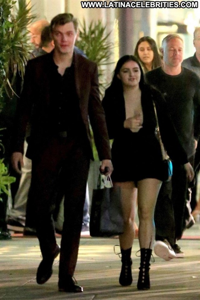 Ariel Winter Beverly Hills Black Winter Babe Posing Hot Celebrity