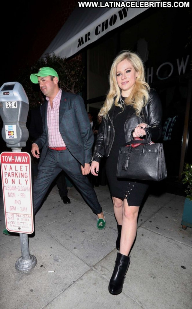 Avril Lavigne Beverly Hills Celebrity Babe Restaurant Posing Hot