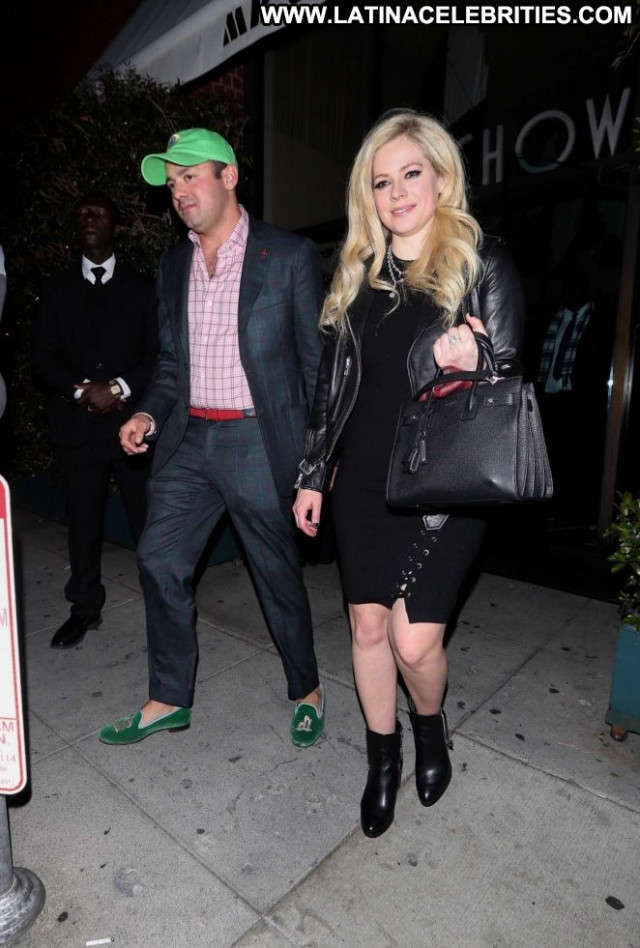 Avril Lavigne Beverly Hills Babe Celebrity Paparazzi Restaurant