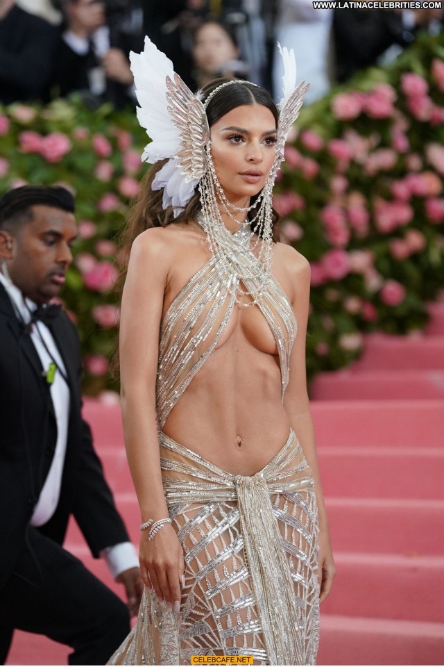 Emily Ratajkowski No Source Babe Posing Hot Beautiful See Through